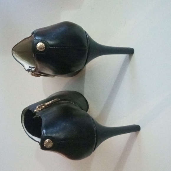 Michael Kors black Ankle Boots size 6.5M - Picture 3 of 6